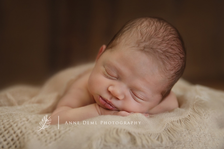 niedliche-babyfotos-babyfotograf-muenchen-fotostudio-fuer-babyfotografie-geburt-neugeborene-10