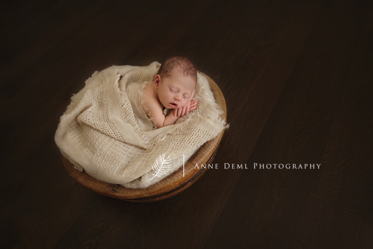 niedliche-babyfotos-babyfotograf-muenchen-fotostudio-fuer-babyfotografie-geburt-neugeborene-15