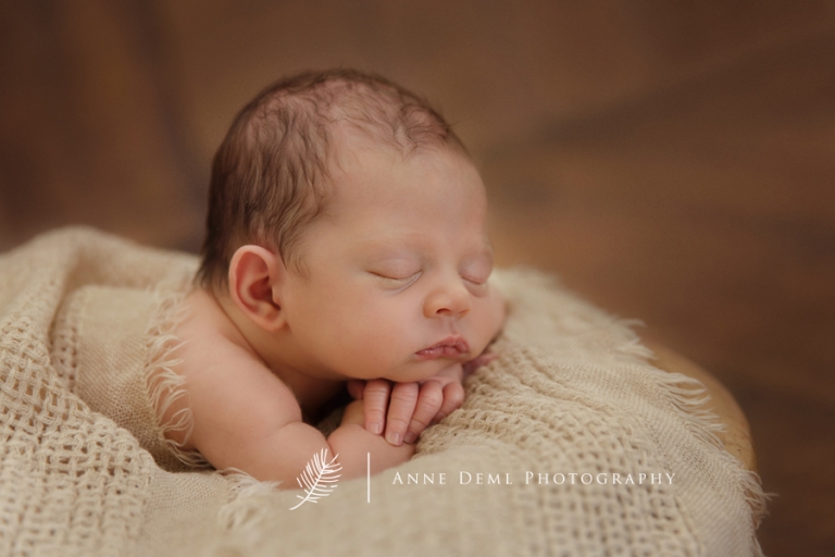 niedliche-babyfotos-babyfotograf-muenchen-fotostudio-fuer-babyfotografie-geburt-neugeborene-5