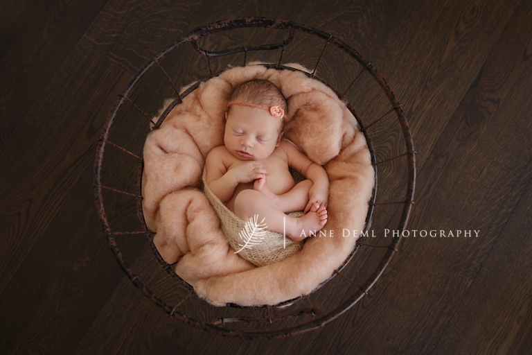 niedliche-babyfotos-babyfotograf-muenchen-fotostudio-fuer-babyfotografie-geburt-neugeborene-7