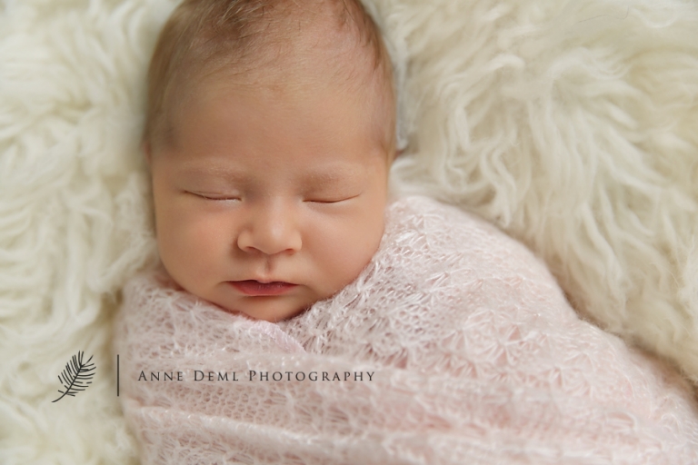 niedliche_babyfotos_muenchen_hebamme_geburt_fotostudio_babyfotograf_ingolstadt_freising_anne_deml_fotografie_marlene13