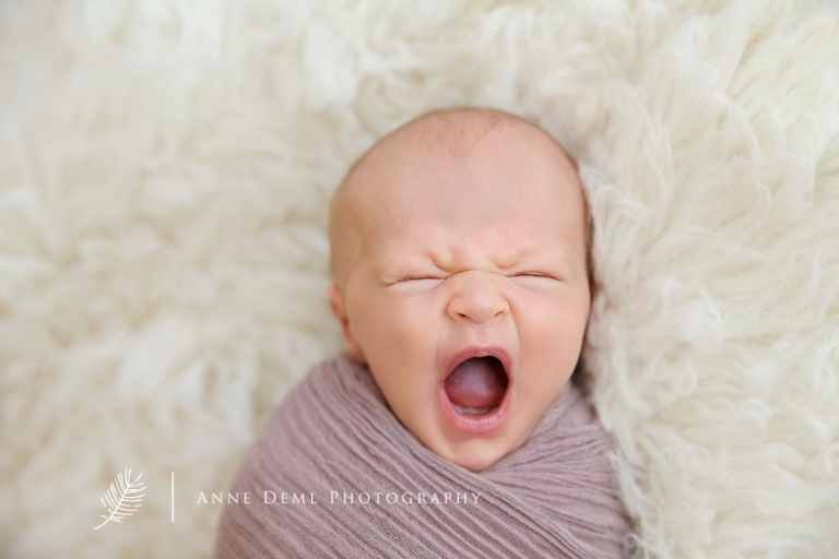 schlafendes_baby_babyfotografin_fotostudio_muenchen_anne_deml_fotografie_geburt_hebamme