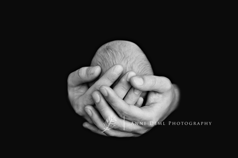 zarte_babyfotos_liebevoller_babyfotograf_fotostudio_baby_muenchen
