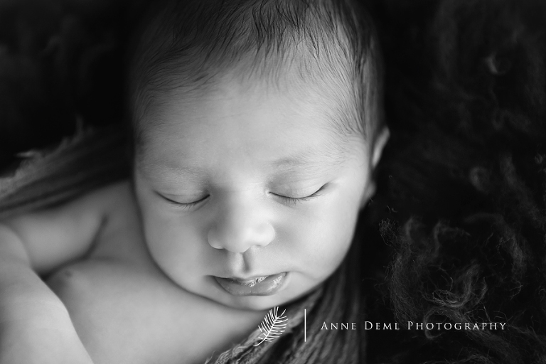 wunderbare_liebevolle_babyfotografie_im_fotostudio_muenchen_babyfotograf_lucca1