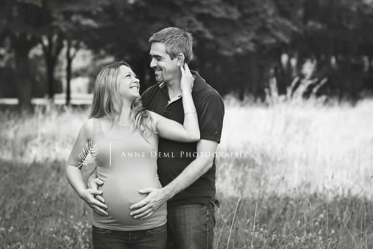 Schwangerschaftsfotografie_schwangerschaftsshooting_babybauchfotos_muenchen_anne_deml_babybauchfotografie_babyfotograf_schwangerschaft_geburt_hebamme_krankenhaus_iris