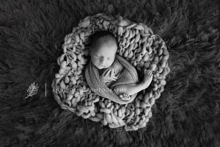 babyfotograf_anne_deml_spezialistiert_auf_neugeborenenfotografie_babyfotografie_liebevolle_neugeborenenbilder_muenchen_freising_ingolstadt_constantin17