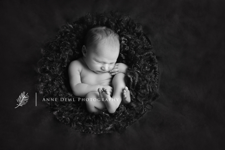 babyfotograf_anne_deml_spezialistiert_auf_neugeborenenfotografie_babyfotografie_liebevolle_neugeborenenbilder_muenchen_freising_ingolstadt_constantin6