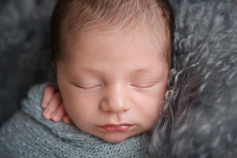 babyfotografie_fuer_suesse_gefuehlvolle_babyfotos_in_bayern_anne_deml_fotografie_lucca13