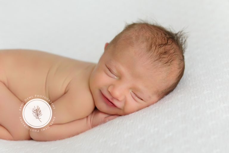 byfotos_auf_arm_schlafendes_neugeborenes_babyfotograf_anne_deml_muenchen_freising_ingolstadt_natalie15