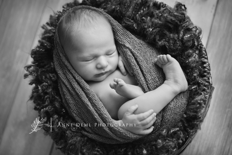 neugeborenenfotografie_babyfotograf_babybilder_babyfotos_anne_deml_muenchen_freising_ingolstadt_gefuehlvolle_neugeborenenfotos_constantin14