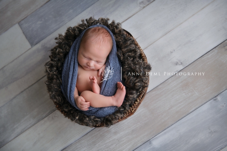schoene_neugeborenenfotos_babyfotograf_babyfotos_babyfotografie_suesse_babybilder_muenchen_anne_deml_constantin1