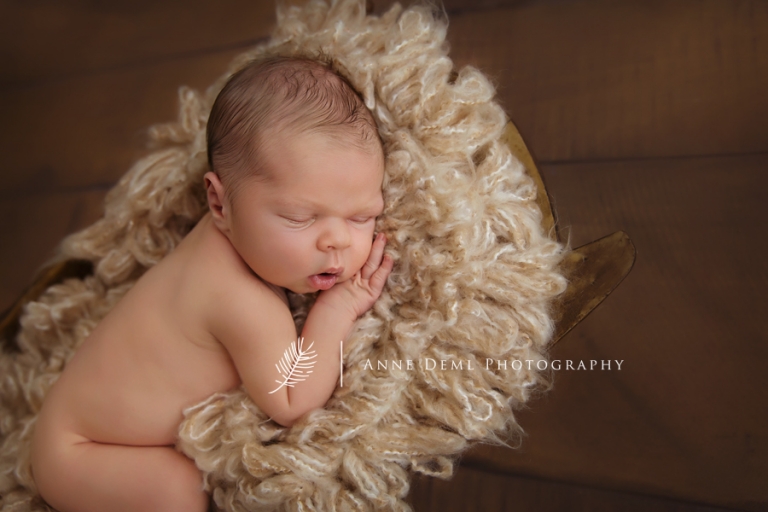 zarte_einfuehlsame_einmalige_neugeborenenfotos_babyfotos_im_fotostudio_anne_deml_fotografie_muenchen_freising_ingolstadt_stefan18