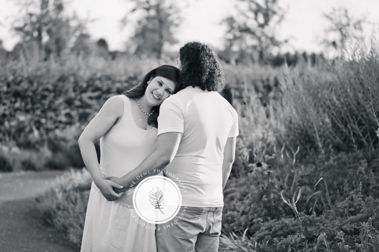 babybauch_drillinge_babybauchfotos_schwangerschaftsshooting_muenchen_freising_ingolstadt_augsburg_draussen_anne_deml_ungezwungene_babybauchbilder_hana12