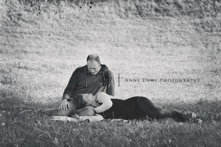natuerliche_schwangerschaftsfotos_ungestellte_babybauchbilder_babybauchfotografie_babybauchfotos_in_der_natur_anne_deml_muenchen_ingolstadt_augsburg_nina1