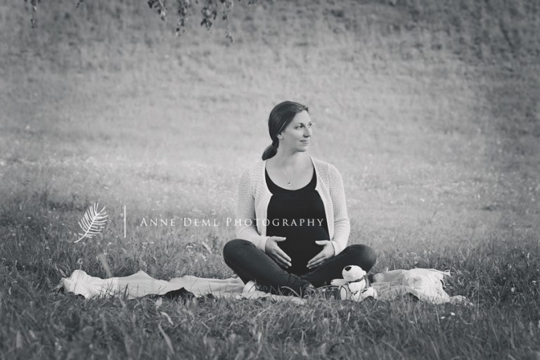 natuerliche_schwangerschaftsfotos_ungestellte_babybauchbilder_babybauchfotografie_babybauchfotos_in_der_natur_anne_deml_muenchen_ingolstadt_augsburg_nina3