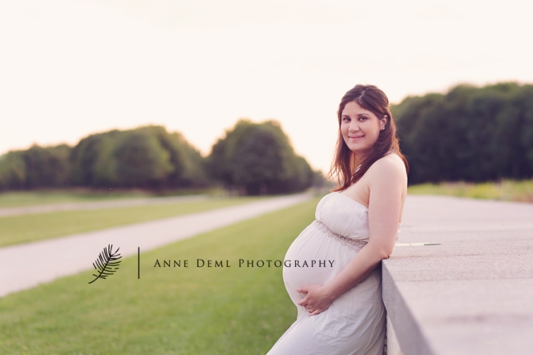 natuerliche_ungestellte_babybauchfotos_in_muenchen_anne_deml_drillinge_babybauch_draussen_schwangerschaftsfotos_schwangerschaft_krankenhaus_geburt_baby_babyfotograf_hana7