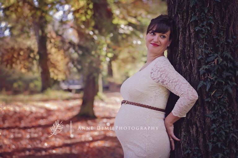 babybauchbilder_in_der_natur_ungezwungen_outdoor_schwangerschaftsshooting_anne_deml_muenchen_fotostudio_schwanger_geburt_babyfotograf_jacqueline_11