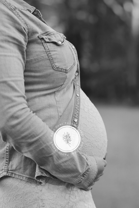 babybauchbilder_in_der_natur_ungezwungen_outdoor_schwangerschaftsshooting_anne_deml_muenchen_fotostudio_schwanger_geburt_babyfotograf_jacqueline_16