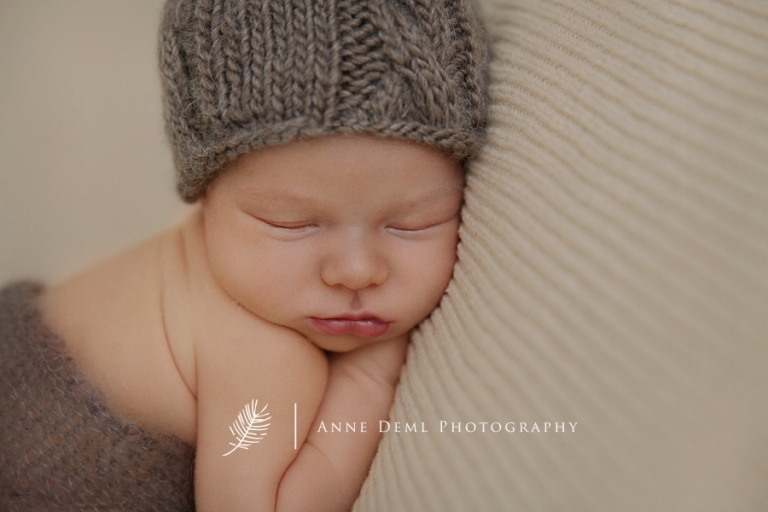 zarte_neugeborenenbilder_babyfotograf_anne_deml_muenchen_einzigartige_erinnerungen_babyfotos_geburt_krankenhaus_fotograf_noah2