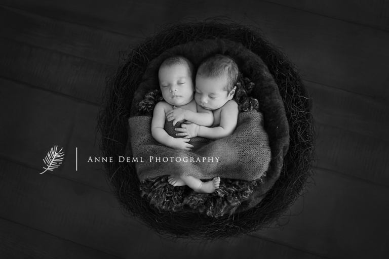 babyfotos_zwillinge_neugeborenenfotos_muenchen_anne_deml_babyfotograf_suesse_babyfotos_drillinge_geburt_krankenhaus_hebamme_7