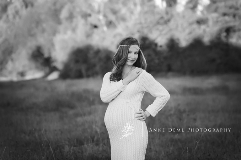 natuerliche_ungestellte_babybauchbilder_schwangerschaftsshooting_babybauchshooting_outdoor_schwanger_geburt_krankenhaus_babyfotograf_anne_deml_muenchen_malanie_11