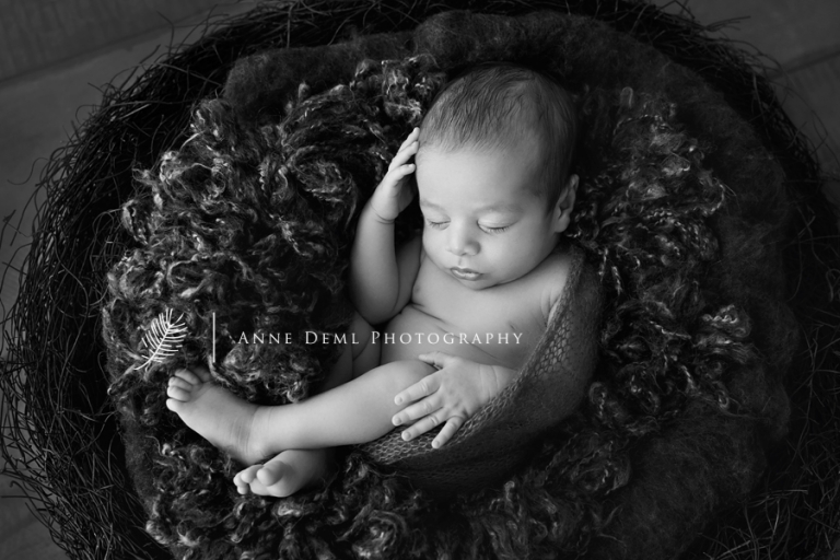 neugeborenenfotos_niedliche_liebevoller_babyfotograf_zehn_Tage_geburt_krankenhaus_babyfotos_babyshooting_muenchen_freising_besondere_neugeborenenfotografie_12