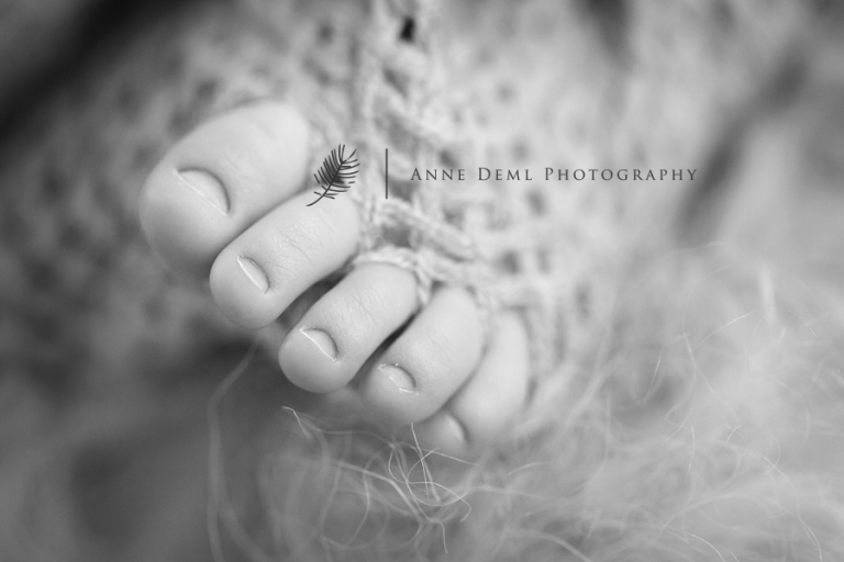 neugeborenenfotos_niedliche_liebevoller_babyfotograf_zehn_Tage_geburt_krankenhaus_babyfotos_babyshooting_muenchen_freising_besondere_neugeborenenfotografie_5