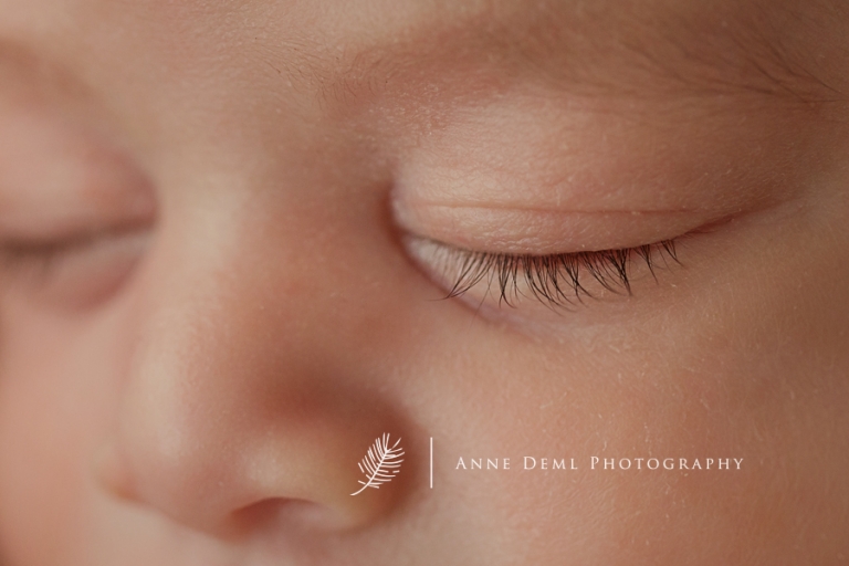 neugeborenenfotos_niedliche_liebevoller_babyfotograf_zehn_Tage_geburt_krankenhaus_babyfotos_babyshooting_muenchen_freising_besondere_neugeborenenfotografie_8