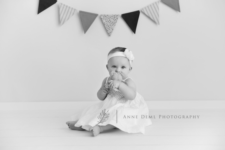 niedliche_babyfotos_babyfotografie_babyfotograf_anne_deml_muenchen_freising_ingolstadt_suesse_babybilder_acht_monate_altes_baby_emma_6