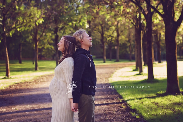 schwangerschaftsfotos_ungestellt_natur_outdoor_babyfotograf_anne_deml_hebamme_geburt_krankenhaus_babybauchbilder_melanie_17