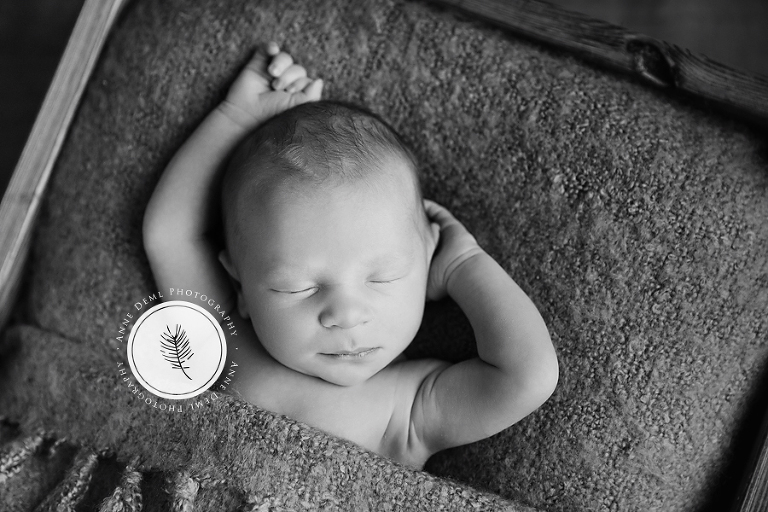 besondere_liebevolle_babyfotografie_babyfotograf_anne_deml_muenchen_freising_ingolstadt_babyfotos_neugeborene_anne_geddes_krankenhaus_schlafende_babybilder_jonas_16