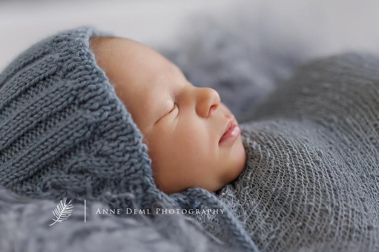 niedliche_neugeborenenfotos_einzigartige_liebevoll_neugeborenenfotografie_babyfotograf_anne_deml_muenchen_geburt_krankenhaus_jonas_3