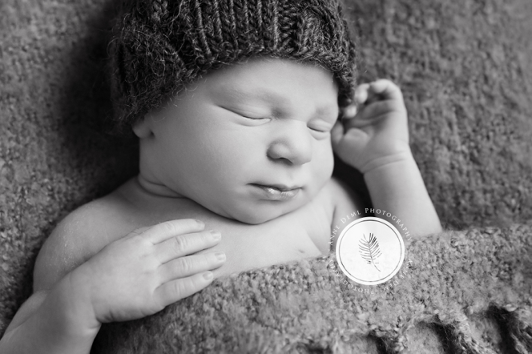 niedliche_neugeborenenfotos_einzigartige_liebevoll_neugeborenenfotografie_babyfotograf_anne_deml_muenchen_geburt_krankenhaus_jonas_4