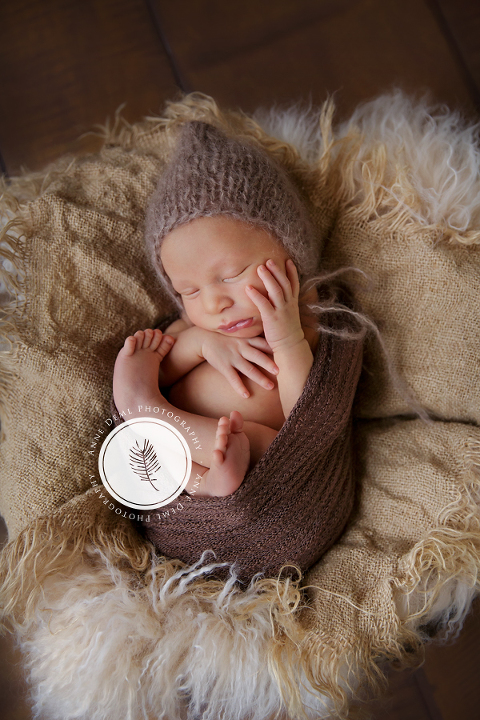 suesse_babybilder_muenchen_anne_deml_fotografie_neugeborenenfotos_babyfotograf_neugeborene_baby_krankenhaus_eltern_schlafende_jonas_6