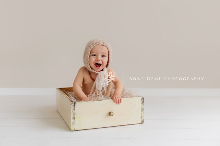 suesse_professionelle_babyfotos_babyfotograf_anne_deml_muenchen_freising_ingolstadt_babybilder_babyshooting_im_ersten_jahr_marie_2