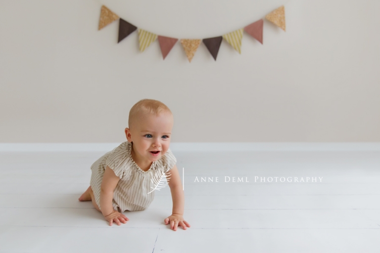 suesse_professionelle_babyfotos_babyfotograf_anne_deml_muenchen_freising_ingolstadt_babybilder_babyshooting_im_ersten_jahr_marie_4