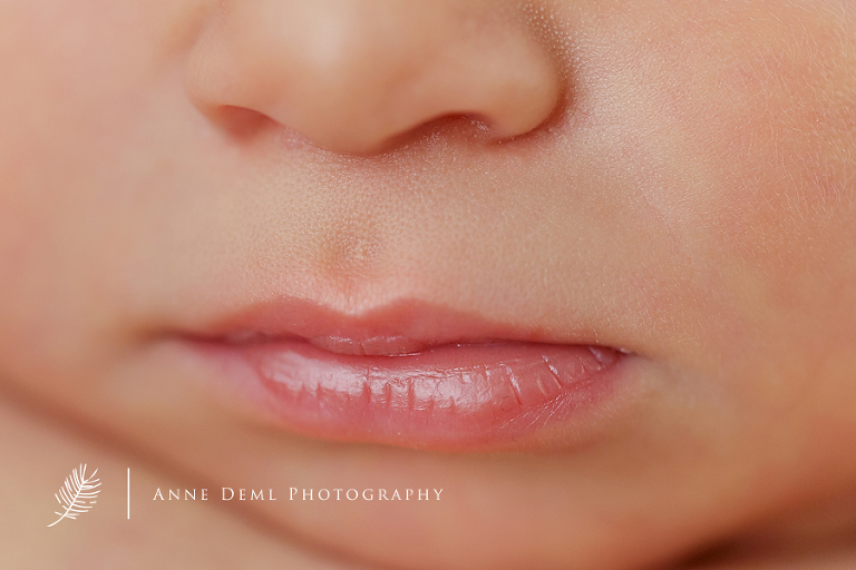 unvergessliche_momente_baby_erste_lebenstage_erinnerungen_babyfotograf_schlafendes_neugeborenes_babybilder_muenchen_anne_deml_fotostudio_muenchen_babyshooting_jonas_18