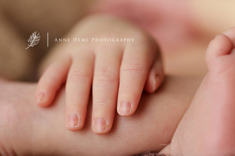 unvergessliche_momente_baby_erste_lebenstage_erinnerungen_babyfotograf_schlafendes_neugeborenes_babybilder_muenchen_anne_deml_fotostudio_muenchen_babyshooting_jonas_19