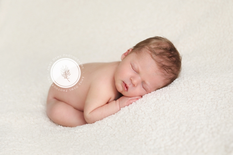 baby_mit_papa_neugeborenes_babyfotografie_augsburg_anne_deml_niedliche_babybilder_muenchen_flynn_15