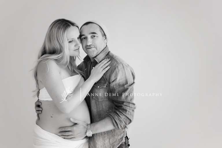 babybauch_nackt_fotostudio_muenchen_anne_deml_babyfotograf_hebamme_krankenhaus_geburt_schwanger_melanie_8