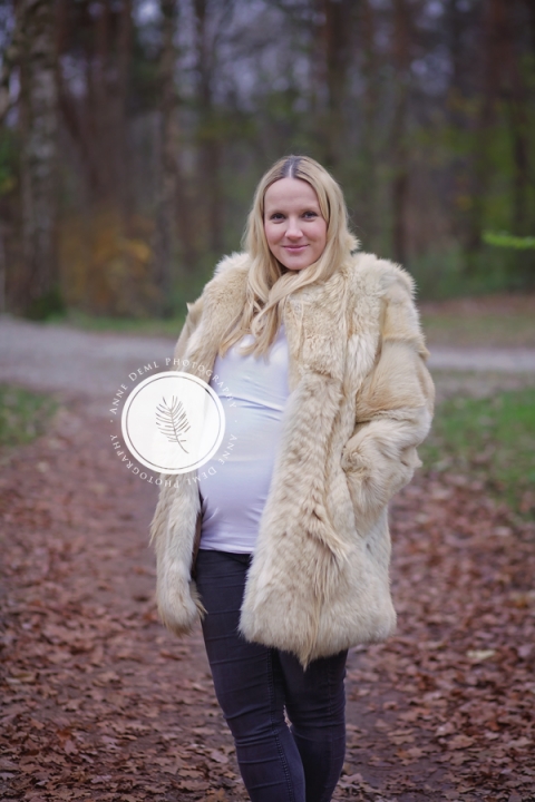 babybauchbilder_outdoor_natur_im_herbst_babyfotograf_anne_deml_freising_augsburg_muenchen_schwangerschaft_melanie_12