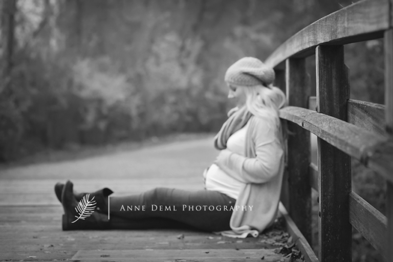babybauchbilder_outdoor_natur_im_herbst_babyfotograf_anne_deml_freising_augsburg_muenchen_schwangerschaft_melanie_16