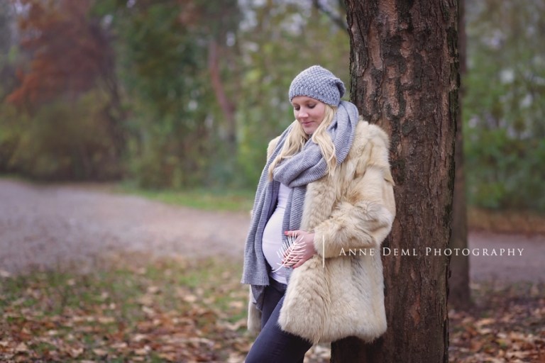 babybauchbilder_outdoor_natur_im_herbst_babyfotograf_anne_deml_freising_augsburg_muenchen_schwangerschaft_melanie_9