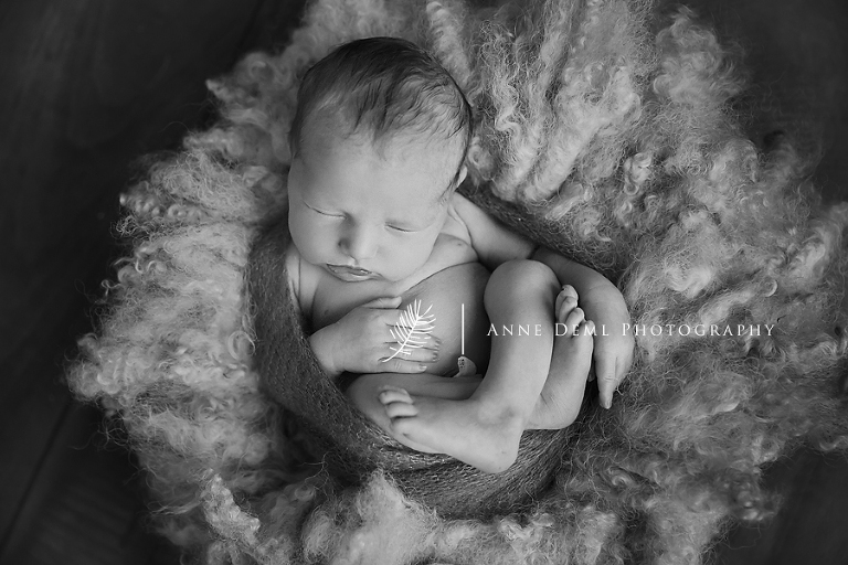 besondere_momente_fotostudio_anne_deml_babyfotograf_muenchen_neugeborenenshooting_geburt_krankenhaus_augsburg_eltern_hebamme_freising_tim_8