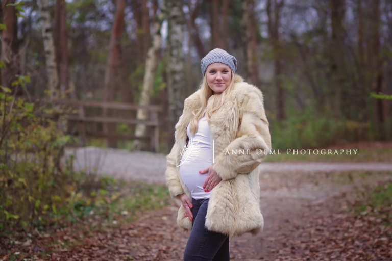 ungezwungene_natuerliche_babybauchfotos_babybauchfotografie_schwangerschaftsbilder_baby_schwanger_anne_deml_fotografie_muenchen_melanie