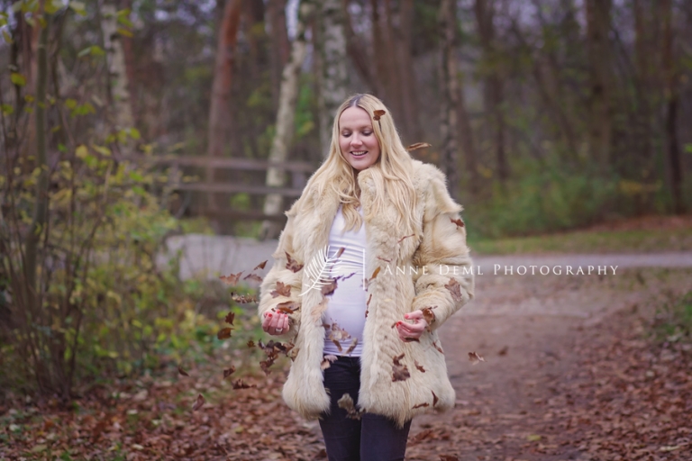 ungezwungene_natuerliche_babybauchfotos_babybauchfotografie_schwangerschaftsbilder_baby_schwanger_anne_deml_fotografie_muenchen_melanie_5