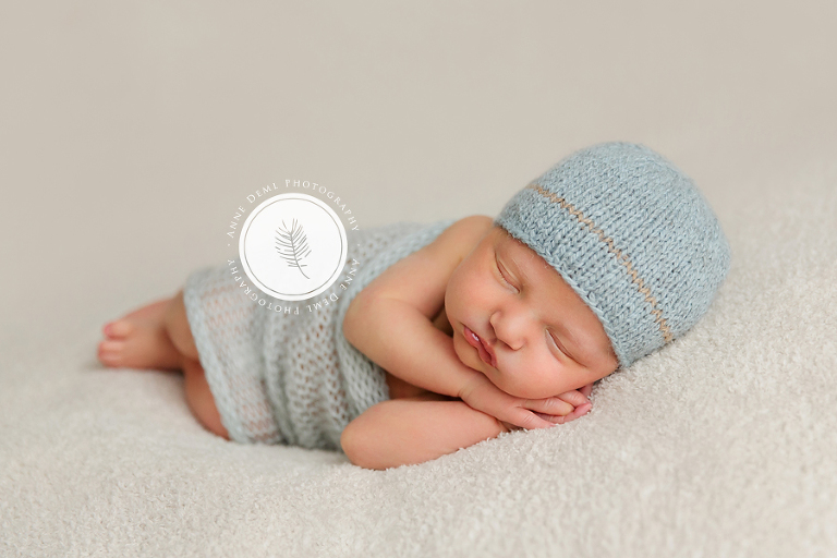 zauberhafte_liebevolle_neugeborenenfotos_neugeborenenbilder_muenchen_einzigartige_erinnerungen_babyfotograf_anne_deml_freising_fotostudio_augsburg_babyfotoshooting_tim_01