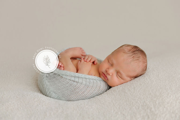 zauberhafte_liebevolle_neugeborenenfotos_neugeborenenbilder_muenchen_einzigartige_erinnerungen_babyfotograf_anne_deml_freising_fotostudio_augsburg_babyfotoshooting_tim_018