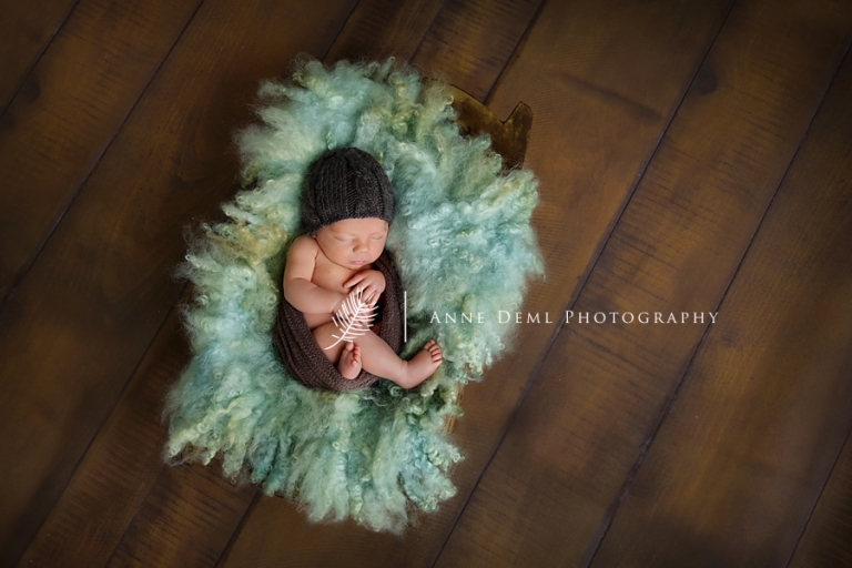 neugeborenenfotografie_im_fotostudio_niedliche_babybilder_babyfotograf_anne_deml_muenchen_freising_ingolstadt_augsburg_hebamme_krankenhaus_geburt_leo_4