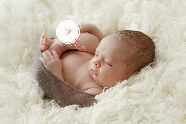 neugeborenenfotos_augsburg_neugeborenenfotograf_muenchen_neugeborenenshooting_geburt_hebamme_anne_deml_fotografie_babyfotograf_freising_suesse_babybilder_muenchen_mio_7